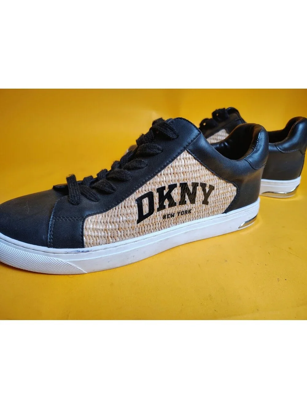 Dkny framed model